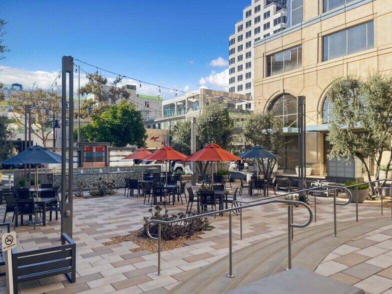 450 N Brand Blvd, Glendale, CA à louer - Photo du bâtiment - Image 3 de 14