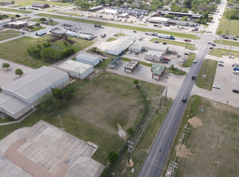 908 N Cummings Dr, Alvarado, TX à vendre - Photo du bâtiment - Image 3 de 3