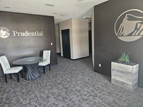 10315 Dawson's Creek Blvd, Fort Wayne, IN for lease Lobby- Image 2 of 6