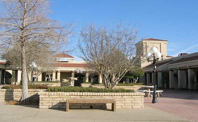 2611 Plaza Pky, Wichita Falls, TX à louer - Photo du bâtiment - Image 2 de 9