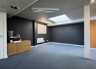 Calcot Ln, Curdridge for lease Interior Photo- Image 1 of 2