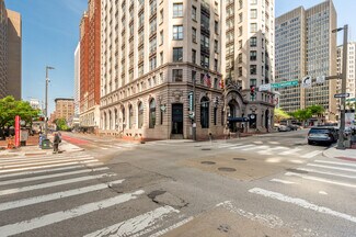 Plus de détails pour 2 N Charles St, Baltimore, MD - Commerce de détail à louer