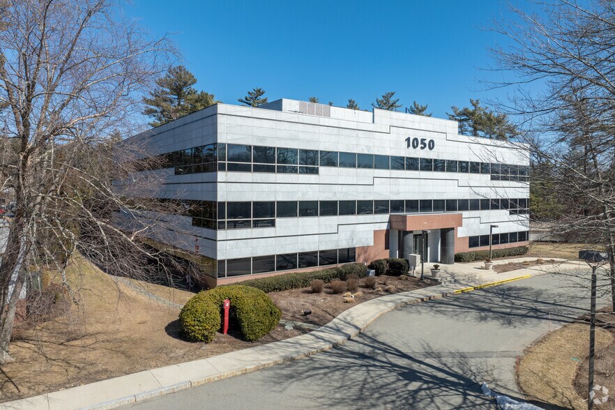 1050 Hingham St, Rockland, MA à louer - Photo du bâtiment - Image 3 de 4