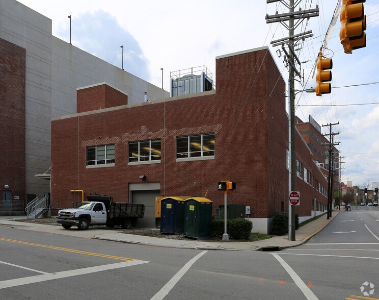 710 W Main St, Durham, NC à louer - Photo du bâtiment - Image 3 de 5