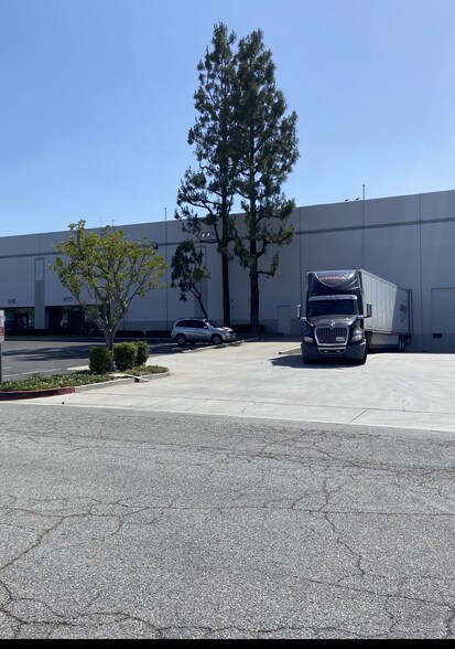 13516 Imperial Hwy, Santa Fe Springs, CA à louer - Photo du bâtiment - Image 3 de 3