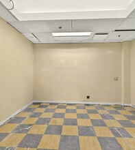 5345 Boul De L'assomption, Montréal, QC for lease Interior Photo- Image 2 of 2