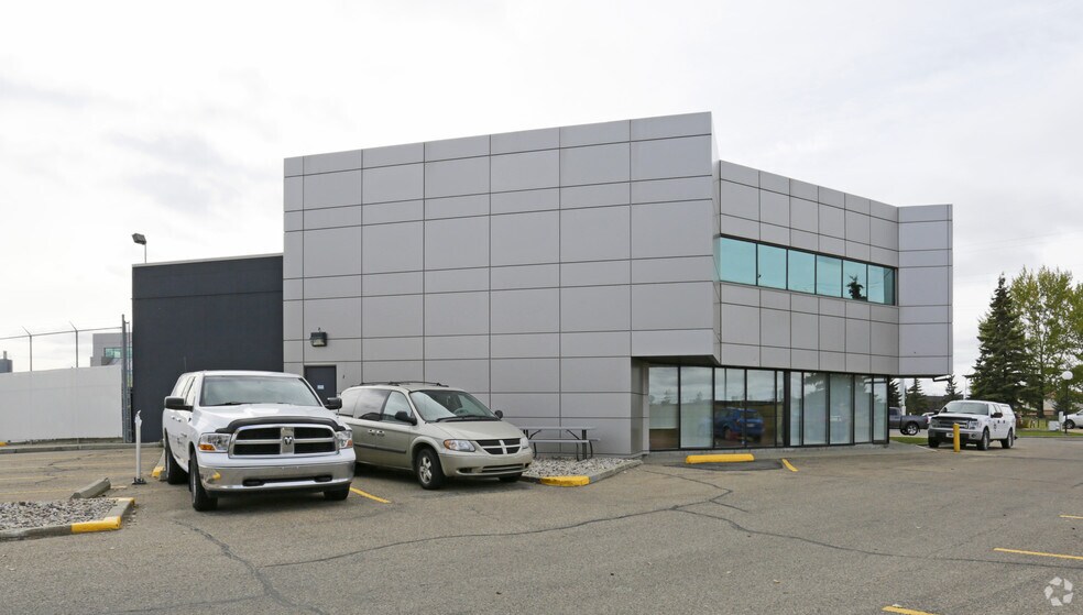 4253 97th St NW, Edmonton, AB à vendre - Photo du bâtiment - Image 3 de 4