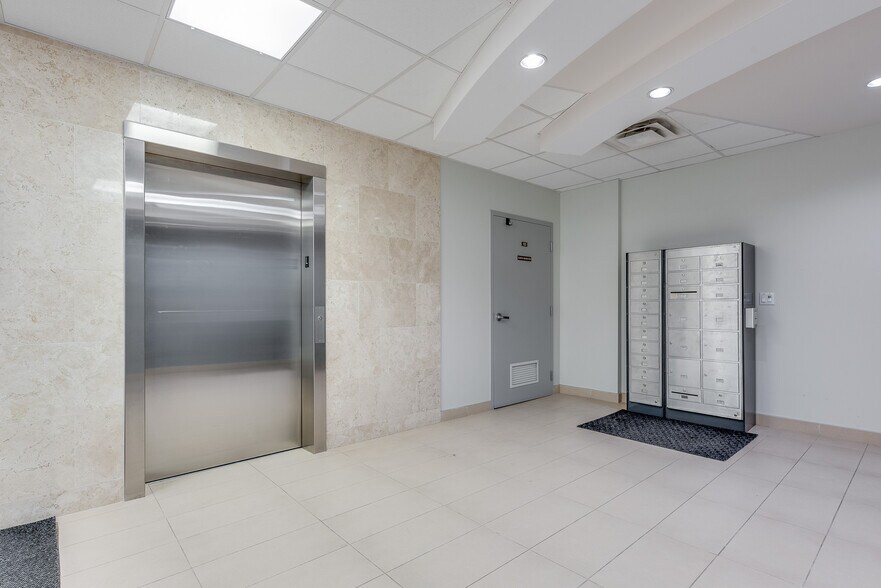 18 Louisa St, Ottawa, ON à louer - Hall d’entrée - Image 3 de 5
