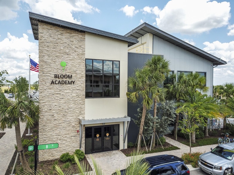 42891 Lake Babcock Dr, Punta Gorda, FL for lease - Primary Photo - Image 3 of 6