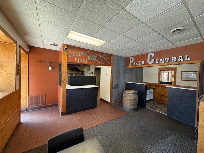 110 Central Ave S, Milaca, MN for lease - Building Photo - Image 2 of 5