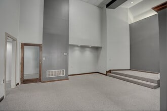 118 W 5th St, Covington, KY for lease Interior Photo- Image 2 of 11