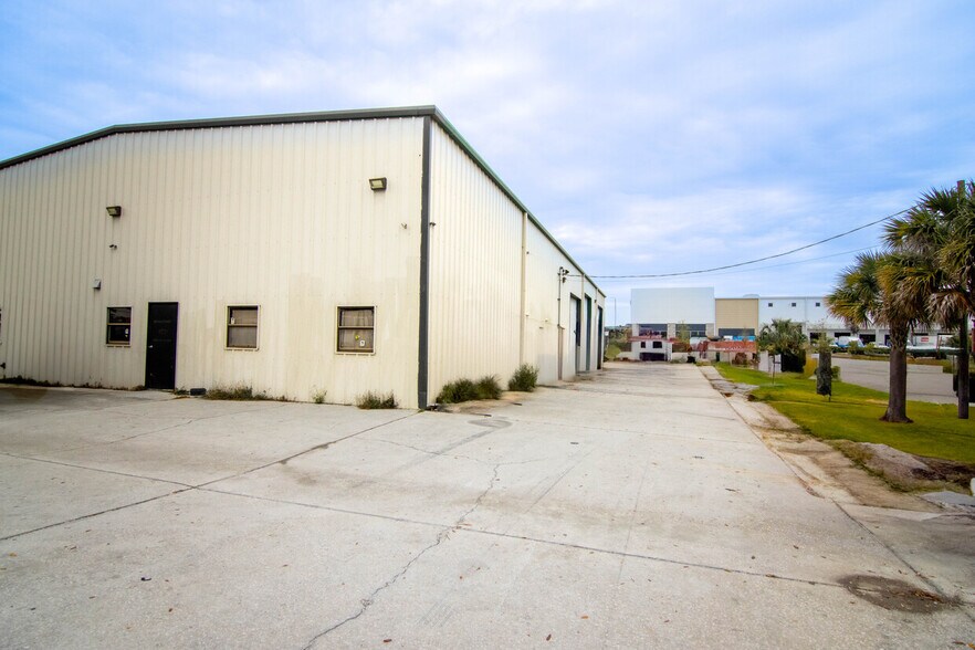 4545 N 118th Ave, Clearwater, FL à louer - Photo du bâtiment - Image 2 de 5