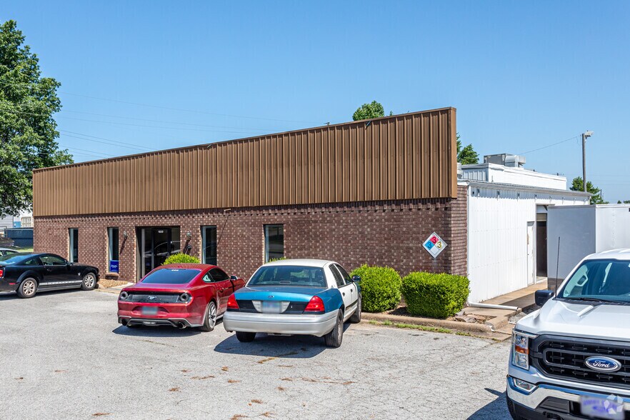 1820 Ford Ave, Springdale, AR for lease - Building Photo - Image 2 of 13