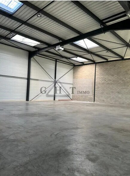 Office in Gennevilliers for lease - Building Photo - Image 3 of 7