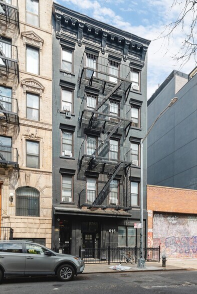 615 E 6th St, New York, NY à vendre - Photo du bâtiment - Image 2 de 14