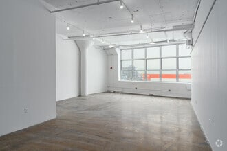 37-18 Northern Blvd, Long Island City, NY for lease Interior Photo- Image 2 of 5