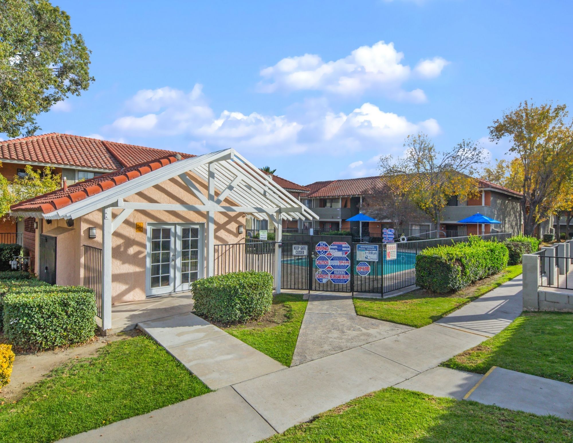 1531 W Rialto Ave, Fontana, CA à vendre Photo principale- Image 1 de 61