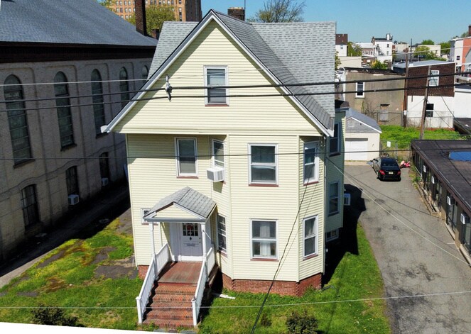 331-341 High St, Perth Amboy, NJ portefeuille de 1 propriétés à vendre sur LoopNet.ca - Photo du bâtiment - Image 3 de 4