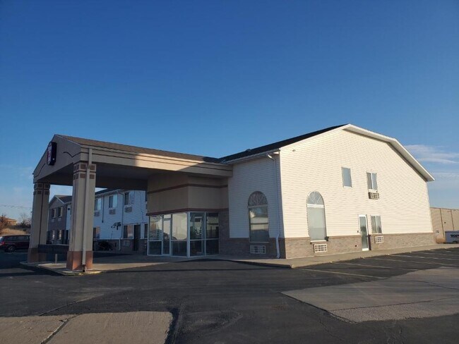Plus de détails pour 402 N 12th St, Tecumseh, NE - Services hôteliers à vendre