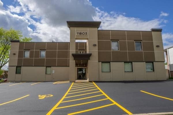 11803 W North Ave, Wauwatosa, WI for lease - Building Photo - Image 1 of 4