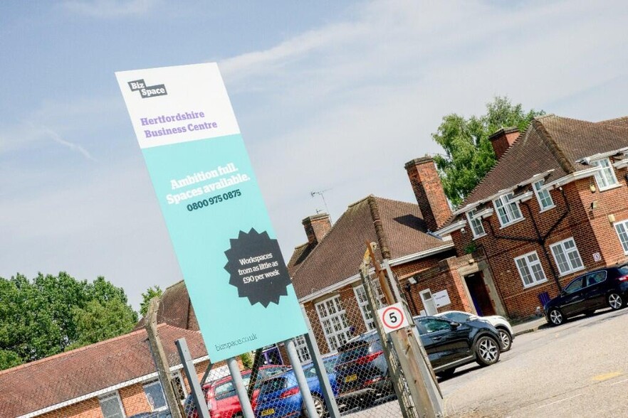 Alexander Rd, St Albans à louer - Photo du bâtiment - Image 3 de 79