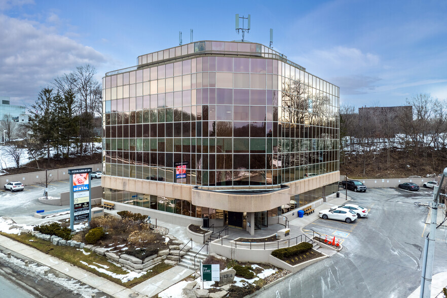 1131A Leslie St, Toronto, ON à louer - Photo principale - Image 1 de 6