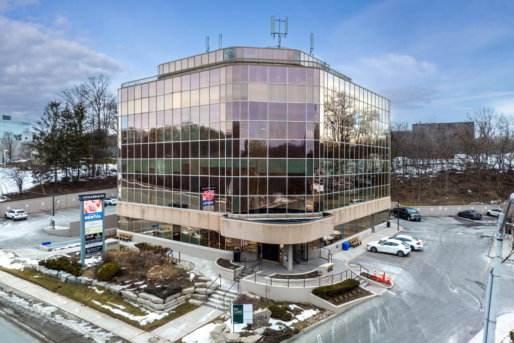 1131A Leslie St, Toronto, ON à louer Photo du bâtiment- Image 1 de 7