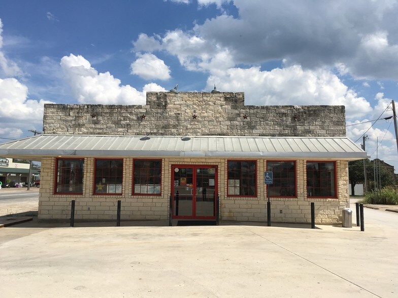 204 E 5th St, Clifton, TX for sale - Primary Photo - Image 1 of 1