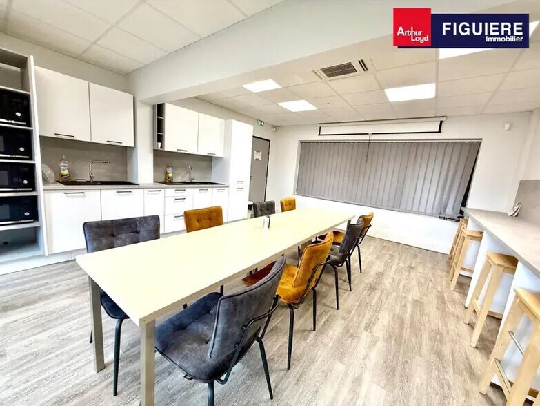 Office in Vitrolles for lease - Building Photo - Image 2 of 17