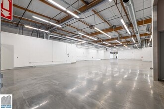 9419 Mason Ave, Chatsworth, CA à louer Photo intérieure- Image 2 de 13