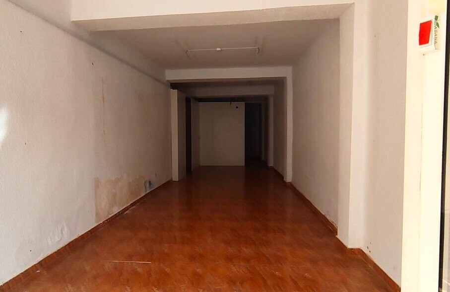 Retail in Elche, Alicante for lease - Interior Photo - Image 2 of 8