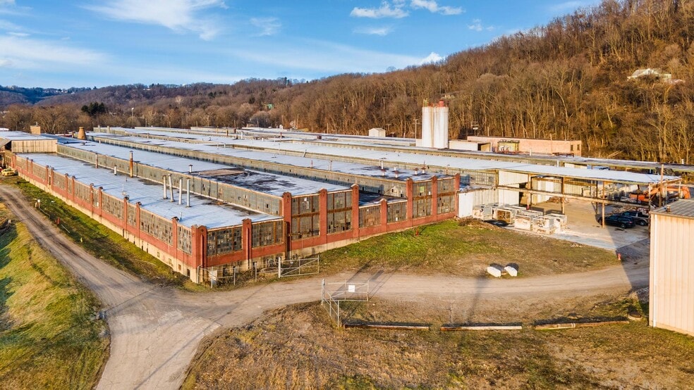 1 Anna St, East Liverpool, OH à vendre - Photo du bâtiment - Image 2 de 30