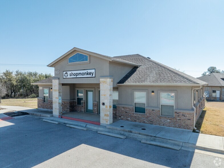 1464 E Whitestone Blvd, Cedar Park, TX à louer - Photo du bâtiment - Image 2 de 5