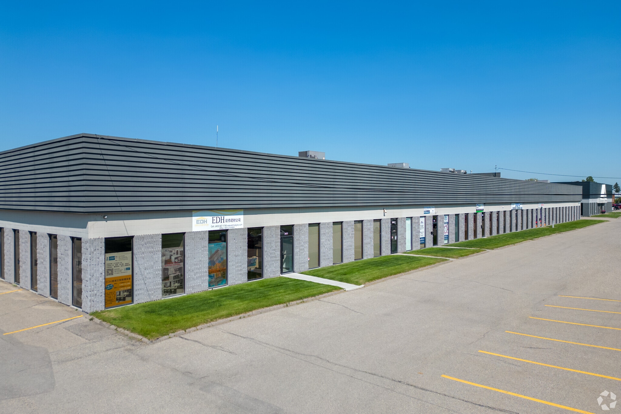 3651-3691 19 St NE, Calgary, AB à vendre Photo principale- Image 1 de 1