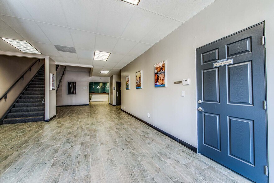 1301 E Orangewood Ave, Anaheim, CA à vendre - Hall d’entrée - Image 2 de 98