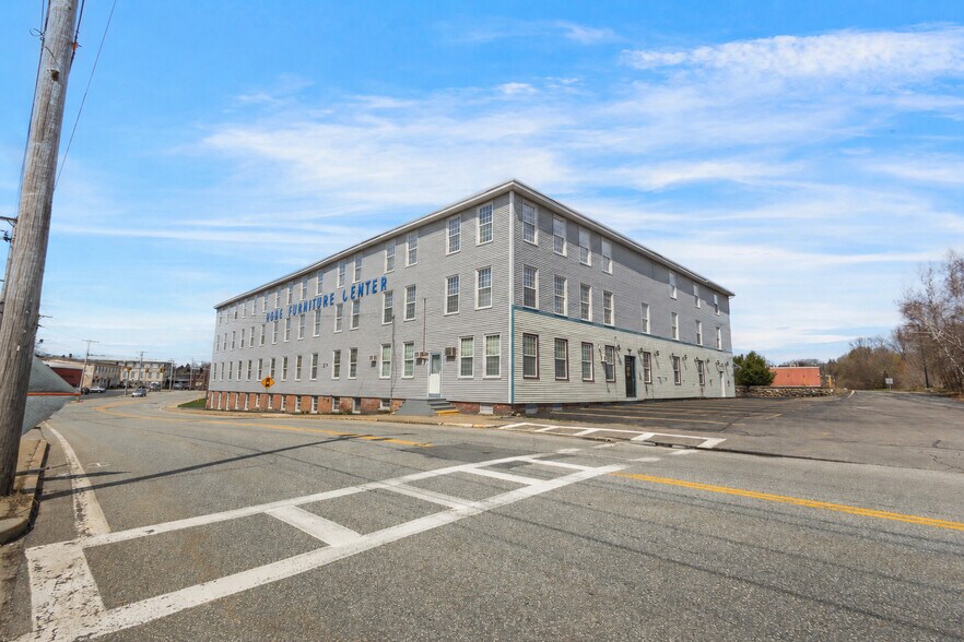 562 Main St, Gardner, MA à vendre - Photo du bâtiment - Image 1 de 9