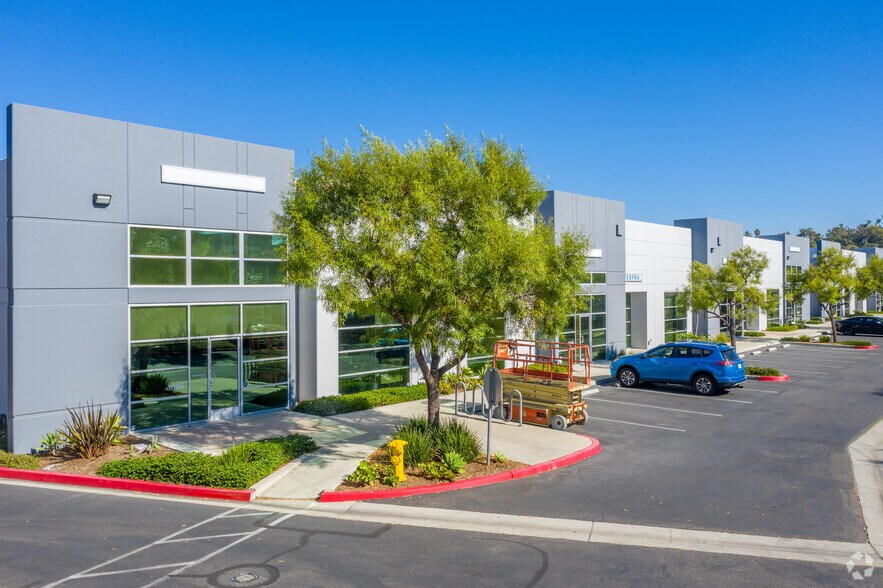1694-1704 Ord Way, Oceanside, CA à vendre - Photo du bâtiment - Image 2 de 23