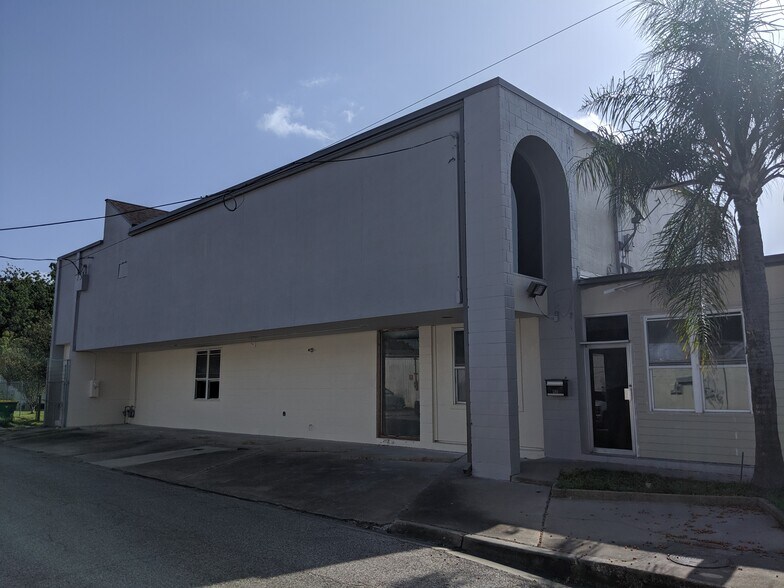 200 E Texas Ave, Baytown, TX à louer - Photo du bâtiment - Image 2 de 28