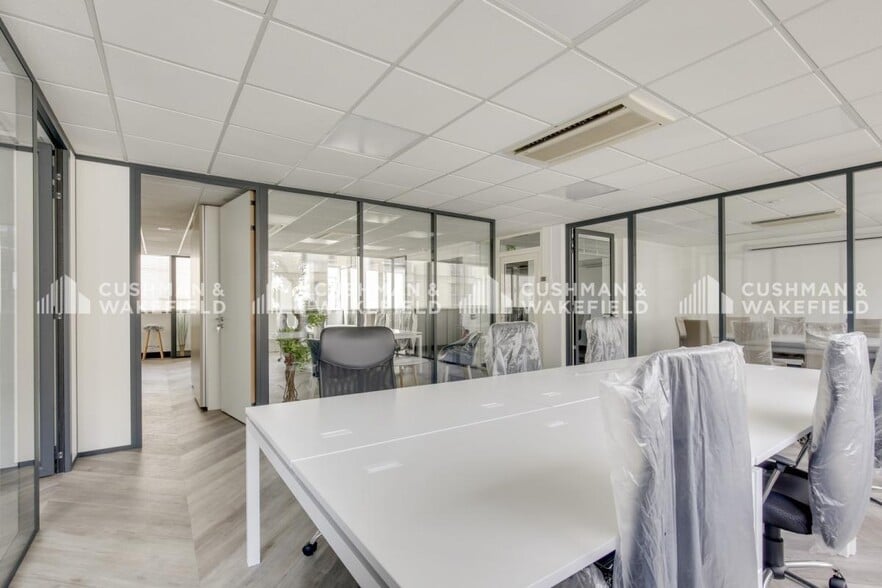 123-129 Rue Victor Hugo, Levallois-Perret for lease - Building Photo - Image 3 of 14