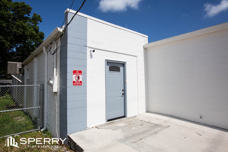 411 Clearlake Rd, Cocoa, FL à vendre - Photo du bâtiment - Image 3 de 27