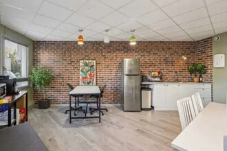 136 Chemin Du Moulin Carron, Écully à louer Photo du bâtiment- Image 2 de 8