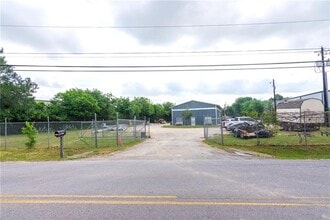 10509 Old Manchaca Rd, Austin, TX for lease Building Photo- Image 1 of 24