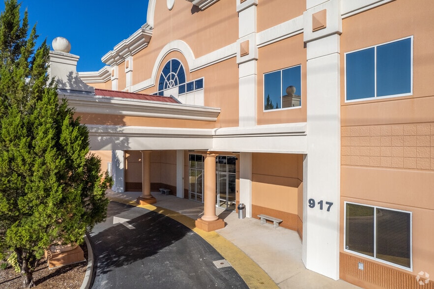 917 Rinehart Rd, Lake Mary, FL à vendre - Photo du bâtiment - Image 3 de 12