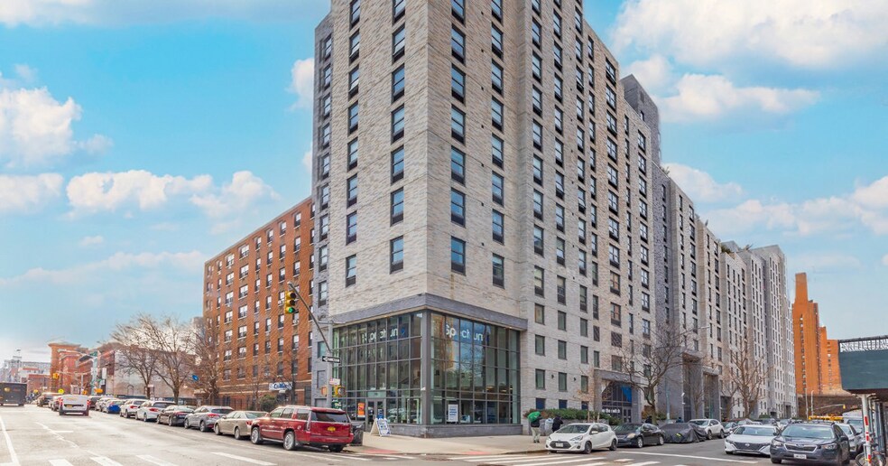 1465 Park Ave, New York, NY à vendre - Photo du bâtiment - Image 1 de 28