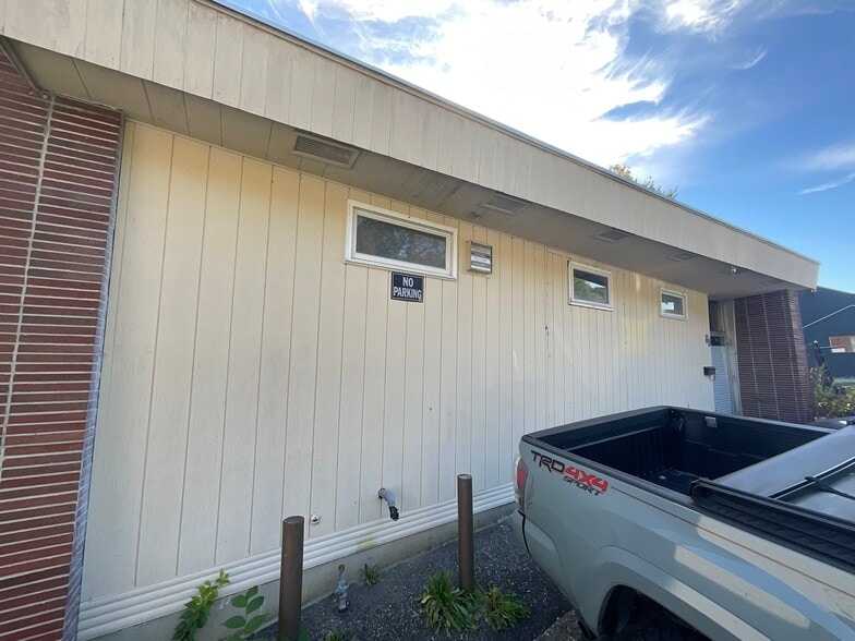 82 Railroad St, Great Barrington, MA for sale - Building Photo - Image 2 of 30