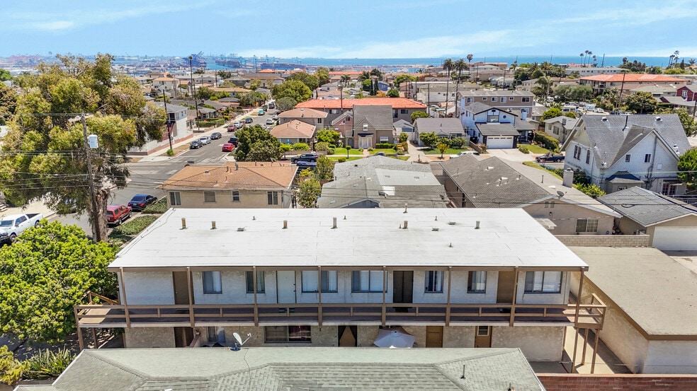 1023 W 24th St, San Pedro, CA à vendre - Photo du bâtiment - Image 1 de 15