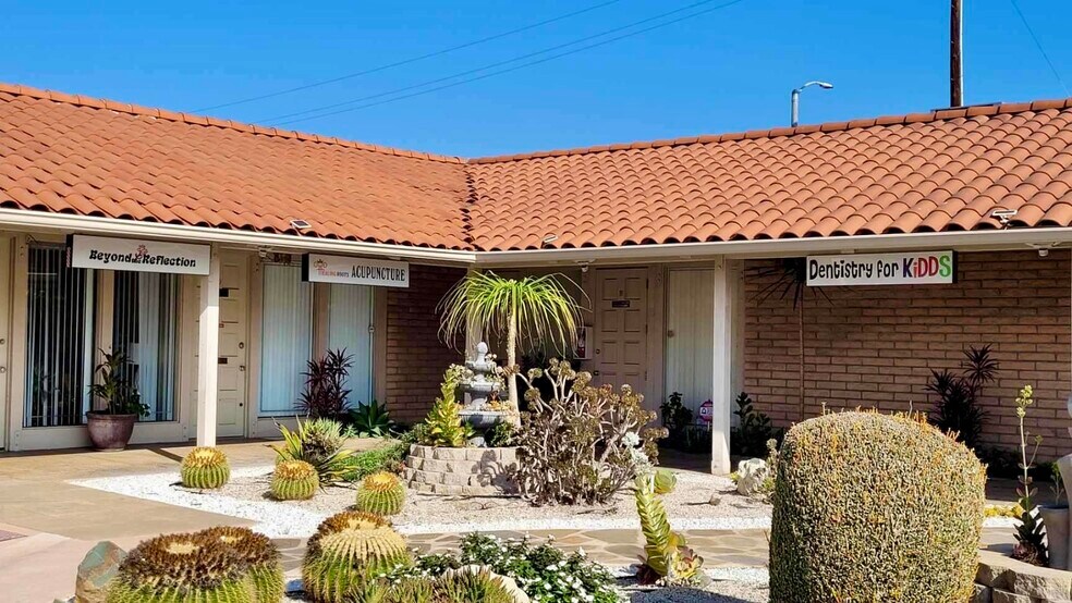 17541 Irvine Blvd, Tustin, CA à louer - Photo du bâtiment - Image 2 de 2