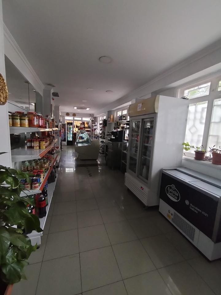 Retail in Alcalá de Henares, Madrid for lease Interior Photo- Image 1 of 6