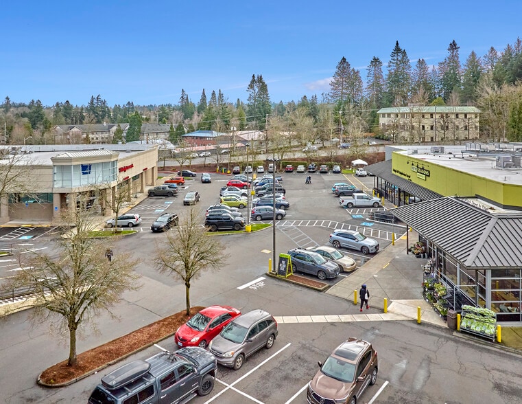 Raleigh Hills Plaza portefeuille de 3 propriétés à vendre sur LoopNet.ca - Photo du bâtiment - Image 3 de 4