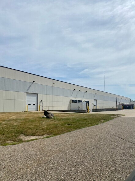 3140 Spanish Oak Dr, Lansing, MI for lease - Building Photo - Image 2 of 11